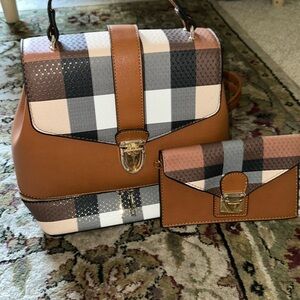 Convertible Fashion handbag - backpack/ crossbody